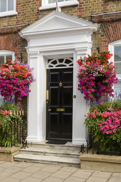 Blossoming georgian portal, Henley on Thames — Stock Photo, Image