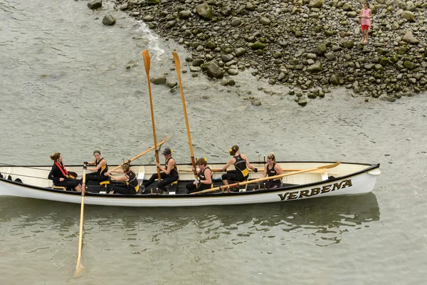 Landing the boat,  Clovelly, Devon — Stock Photo, Image