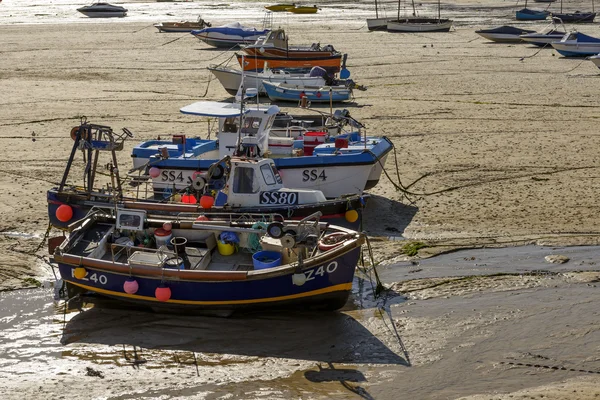 Boats aground at ST. Ives, Cornwall — Stock Photo, Image