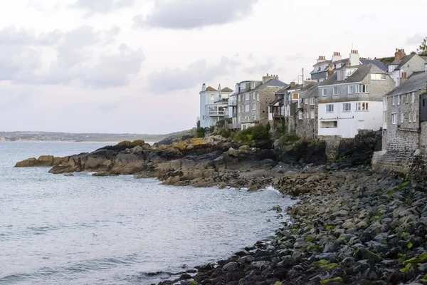 Deniz tarafında St Ives, Cornwall evler — Stok fotoğraf