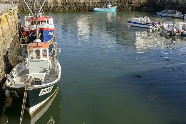 Lodě v Helford přístavu Falmouth — Stock fotografie