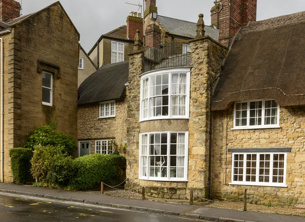 Старий кам'яний котедж в Sherborne Dorset — стокове фото