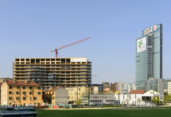 19 days to EXPO 2015, building site and EXPO advertising, Milan — Stock Photo, Image