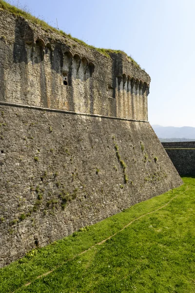 Murallas de la fortaleza de Sarzanello, Sarzana — Foto de Stock