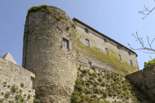 Malaspina castle huge wall, Fosdinovo — Stock Photo, Image