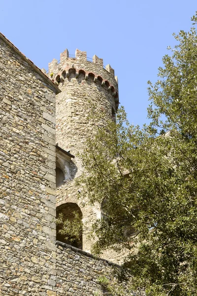 Brunella-Festung über dem Magra-Fluss aulla — Stockfoto