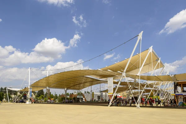 Estructura de membrana extensible Decumano, EXPO 2015 Milán — Foto de Stock