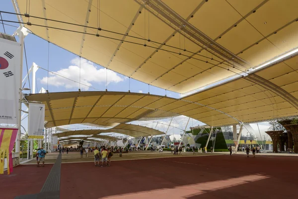 Shade under tensile membrane on Decumano , EXPO 2015 Milan — Stockfoto