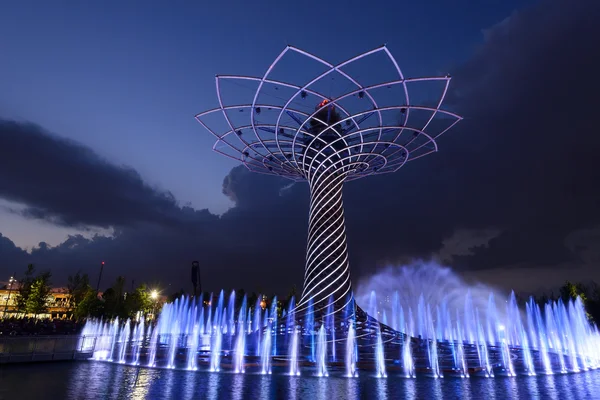 Nacht lichtshow op Tree of Life 01, Expo 2015 Milaan — Stockfoto