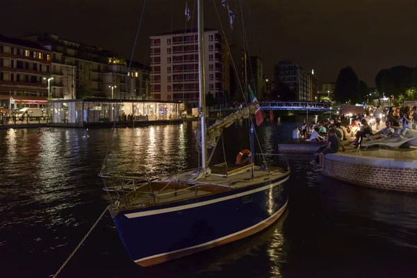 Veleiro velho em Darsena à noite tempo de vida, Milão, Itália — Fotografia de Stock