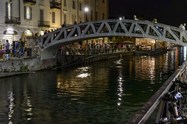 Voetgangers brug over Naviglio Grande, Milan, Italië Rechtenvrije Stockfoto's