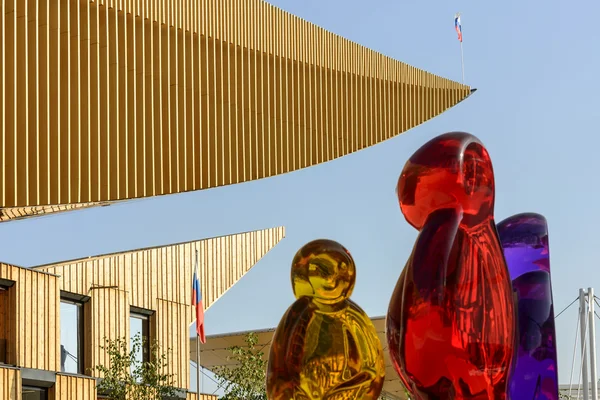 Side of canopy at Russia pavilion and colorful clear shapes, EXP — Stockfoto