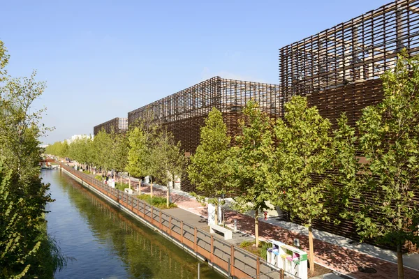 Canal e parte traseira do cluster de café, EXPO 2015 Milão — Fotografia de Stock