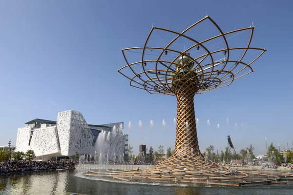 Tree of life and Italia Pavilion , EXPO 2015 Milan — Stock Photo, Image