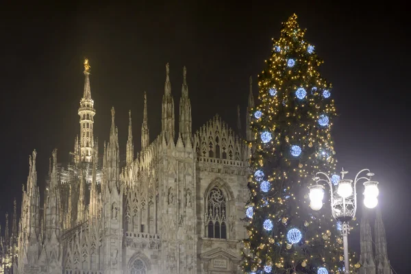 Albero di Natale e Madunina, Milano — Foto Stock