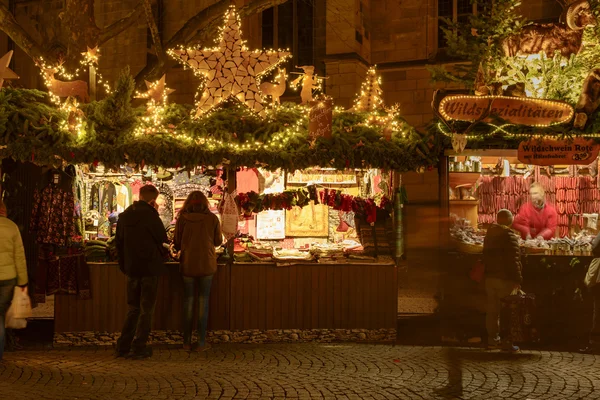 Étal de vêtements vintage au marché de Noël, Stuttgart — Photo