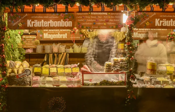 Bonbons am Stand auf dem Weihnachtsmarkt in Stuttgart — Stockfoto