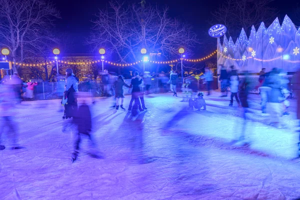 Eisbahn zur Weihnachtsmarktzeit 03, stuttgart — Stockfoto