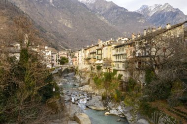 Mera nehir Chiavenna, İtalya