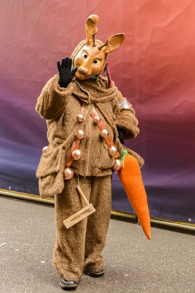Karnaval geçit, Stuttgart, tavşan maskesi — Stok fotoğraf