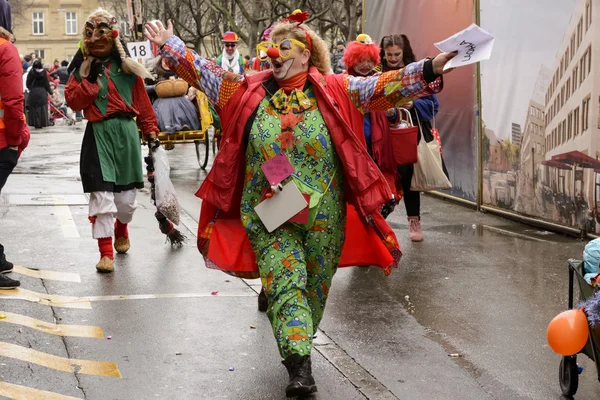Kvindelig klovn ved karneval parade, Stuttgart - Stock-foto