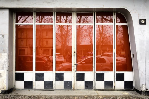 Milan, Itálie - 6 března 2016: Garage Italia zvyky, nová společnost Lapo Elkann, bude brzy přesunout do historického prostředí pro automobilový průmysl: Agip čerpací stanice Piazzale Accursio — Stock fotografie