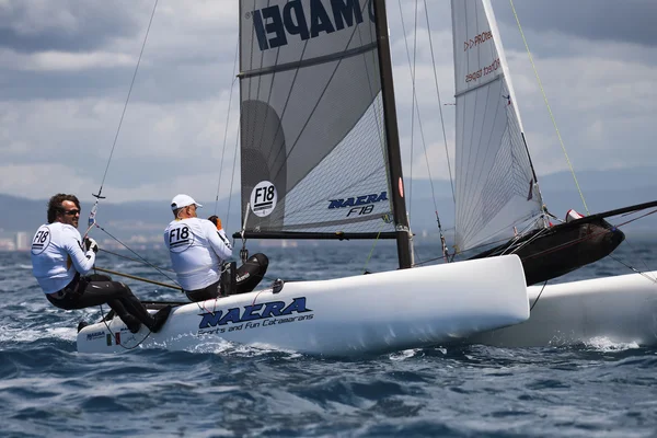 PUNTA ALA - 3 DE JUNIO: segundo día de competición en la carrera nacional de catamarán de Fórmula 18, el 3 de junio de 2016 en Punta Ala, Italia —  Fotos de Stock