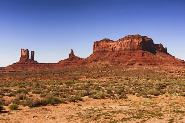 Monument Valley Tribal Park, en la línea fronteriza de Arizona y Utah . —  Fotos de Stock