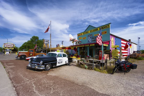 Seligman, Arizona - 11 juin 2016 : classique boutique de cadeaux et de café sur la route historique 66 à Seligman, Arizona . — Photo