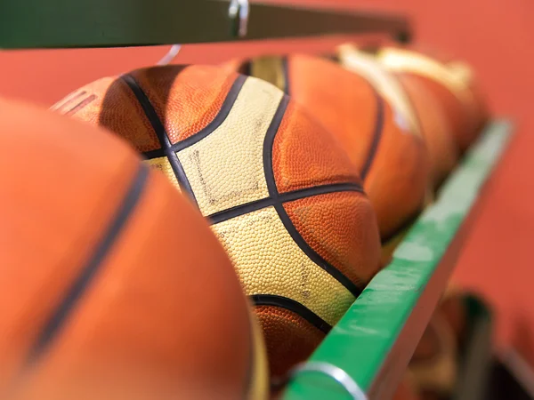 Row of basket balls in gymnasium — Stock Photo, Image