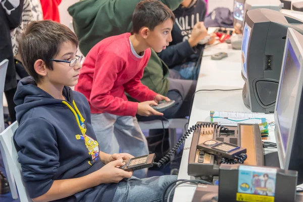 Vintage videospiele bei games week in Mailand — Stockfoto