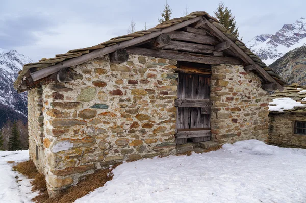 Traditional stone house in mountain — Stock Photo, Image