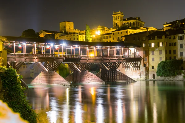 Gece görünümü Bassano del Grappa, İtalya Alpines Köprüsü — Stok fotoğraf