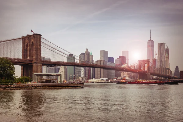 Puente de Brooklyn al anochecer, Ciudad de Nueva York — Foto de Stock