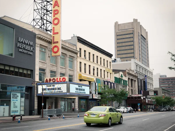 НЬЮ-ЙОРК, США - 16 июня 2015 года: исторический театр "Аполлон" в Гарлеме, Нью-Йорк — стоковое фото