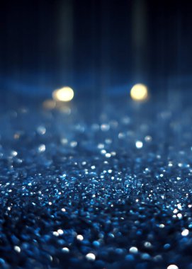 Karanlık, soyut arkaplan bulanıklığı, Bokeh. Bulanık bir ışık parlaması. Şehir ışıklarının asfalta yansıması. Karanlık Noel geçmişi.