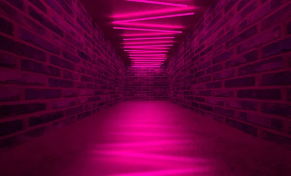 Порожнє Тло Сцени Неонові Ультрафіолетові Лінії Цегляні Стіни Бетонна Підлога Стокова Картинка