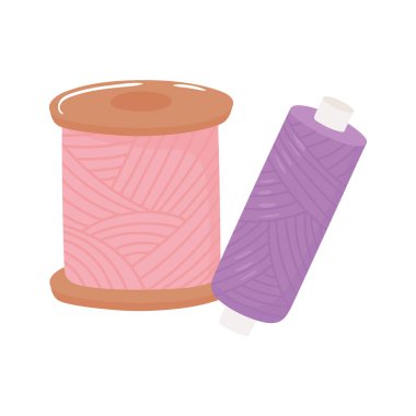 Beyaz arkaplanda dikiş iplik makaraları