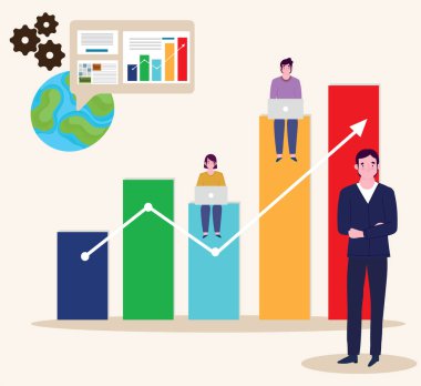 Dizüstü bilgisayarları ve iş haritası olan işadamları, çalışanlar