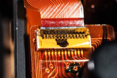 Bir çip yakın çekim, makro fotoğraf bağlamak için düz kurdele kablosu bağlayıcı