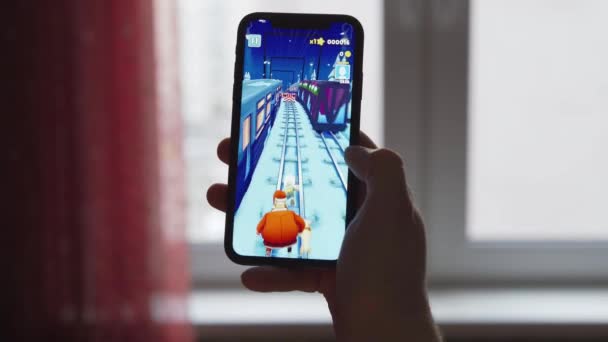 Kiev, Ukraine - December 28, 2020: subway surfers game launched on phone — Stock Video