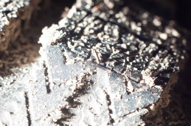 Lastik lastik izleri taze, yakın çekim, makro.