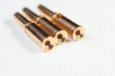 Bnc konnektörünün merkez çekirdeği beyaz arkaplan üzerinde yakın plan, makro çekim