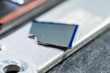 Kamera matrisinin kırık parçası, yakın çekim, makro fotoğraf.