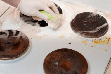 Mutfak sobası temizleyicisi kullandıktan sonra hemen sonuç