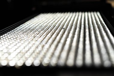 Çalışmayan bir diyotu olan film yapımı LED panel