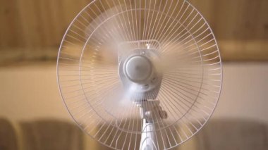 Vantilatör yazın yavaş çekimde çalışır.