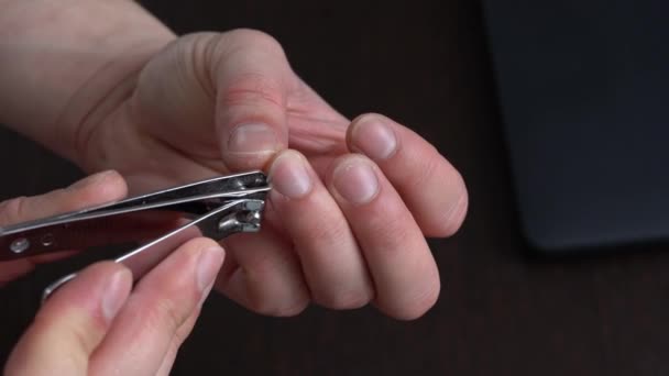 Personal hygiene, clipping fingernails with tweezers — Stock Video