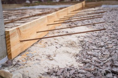 Takviye, ahşap işçiliğin içinden geçiyor.