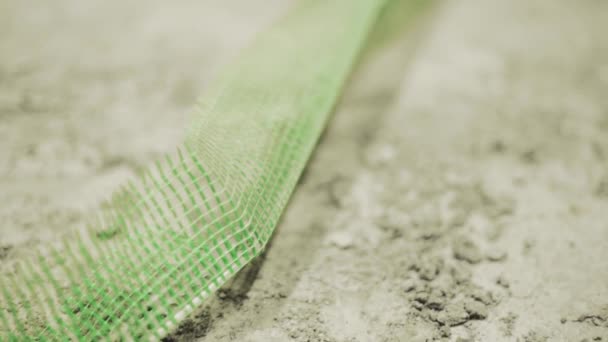 Zöld háló alumínium sarokkal a töltősarkokhoz — Stock videók